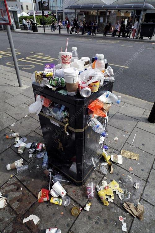 C0177285-Overflowing_litter_bin.jpg