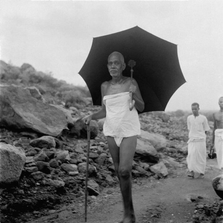 Ramana-Maharshi-walk.jpg