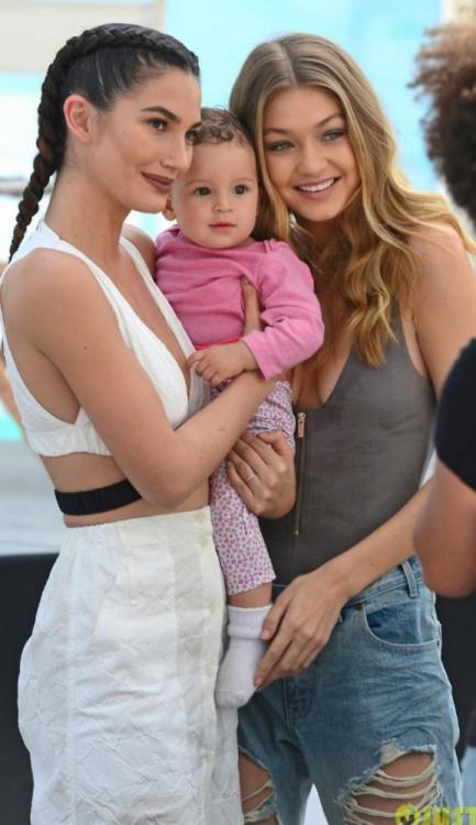 lilyy-and-gigi-kiss-babies-for-sports-illustrated-19.jpg