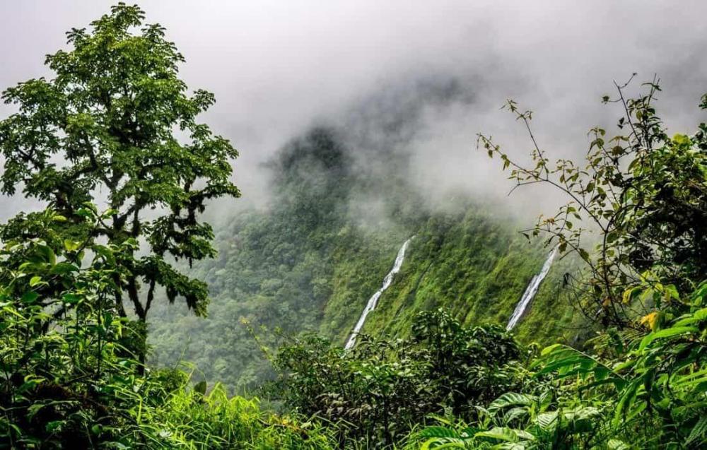 Equatorial-Guinea-Ureka-Waterfalls.jpg