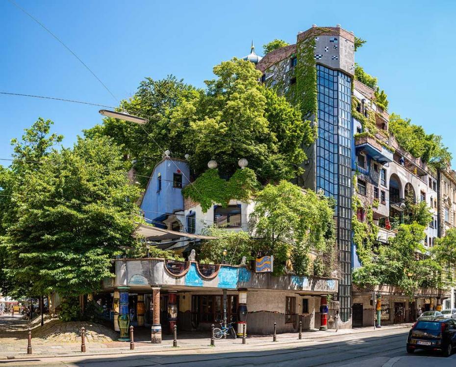 Hundertwasserhaus-Landstrasse-Kegelgasse-Lowengasse-hundertwasser-house-Wien-Osterreich-Vienna-Austria-01.jpg