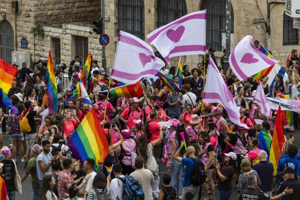 Gay parade jerusalem.jpg