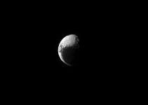 Saturn-Iapetus-yin-yang50.jpg