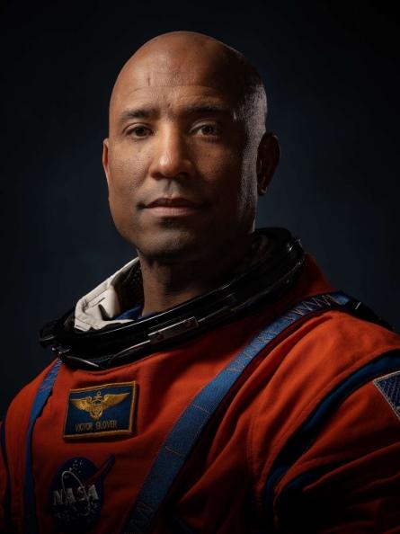 2026-04-06 23_24_31-victor-glover-2-ht-gmh-230403_1680540198534_hpEmbed_3x4.avif (2304×3072).jpg