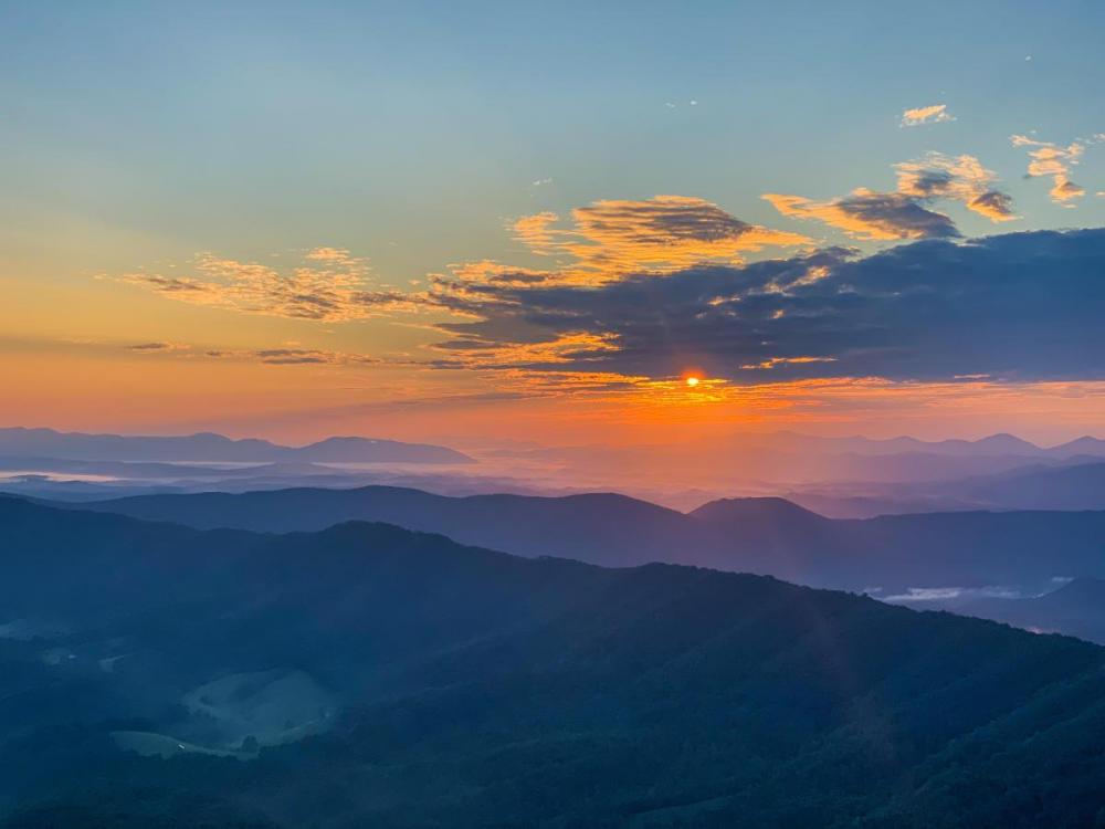 Sunrise_View_McAfee_Knob_Roanoke_Virginia_cc90d434-67a9-493a-872f-a2a80e456f38.jpg