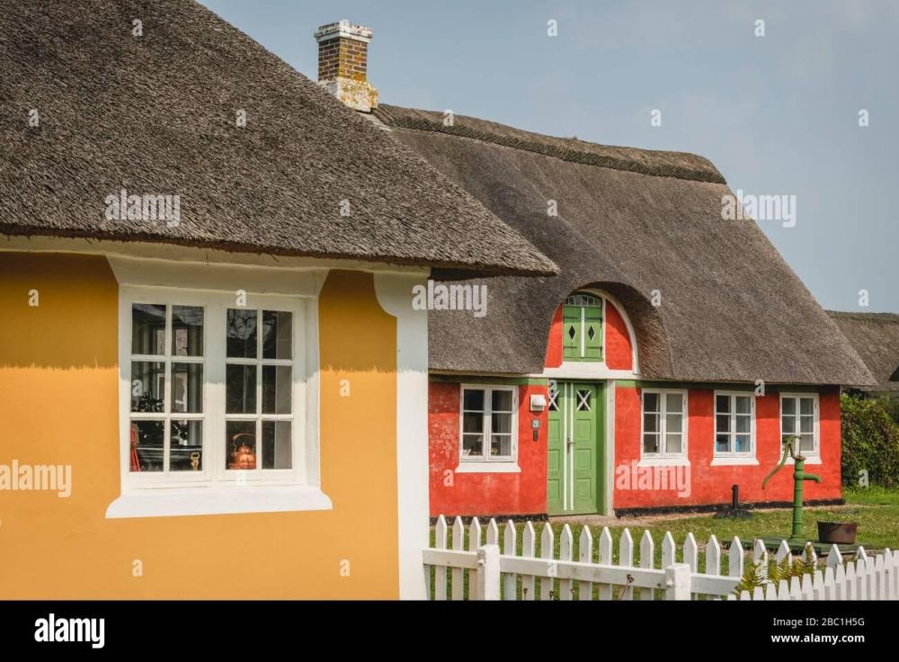 denmark-sonderho-two-colorful-rustic-houses-with-thatched-roofs-2BC1H5G.jpg