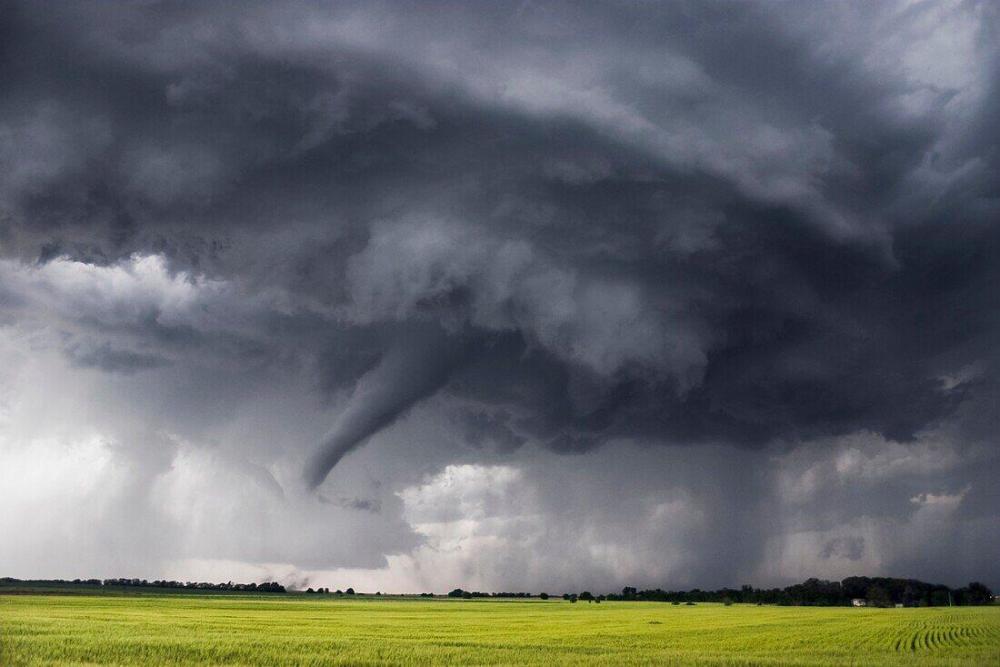 71103381-Tornado-forms-under-long-lived-supercell-in-northern-Kansas-May-24-2004-This-supercell-produced-upwards-of-15.jpg